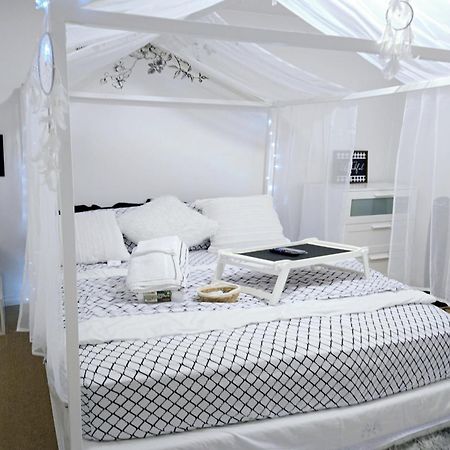 Charming Room With Attached Private Bath In The Heart Of Vancouver! Private Parking, Self Check-In & Just 4 Mins To Metrotown! Eksteriør bilde