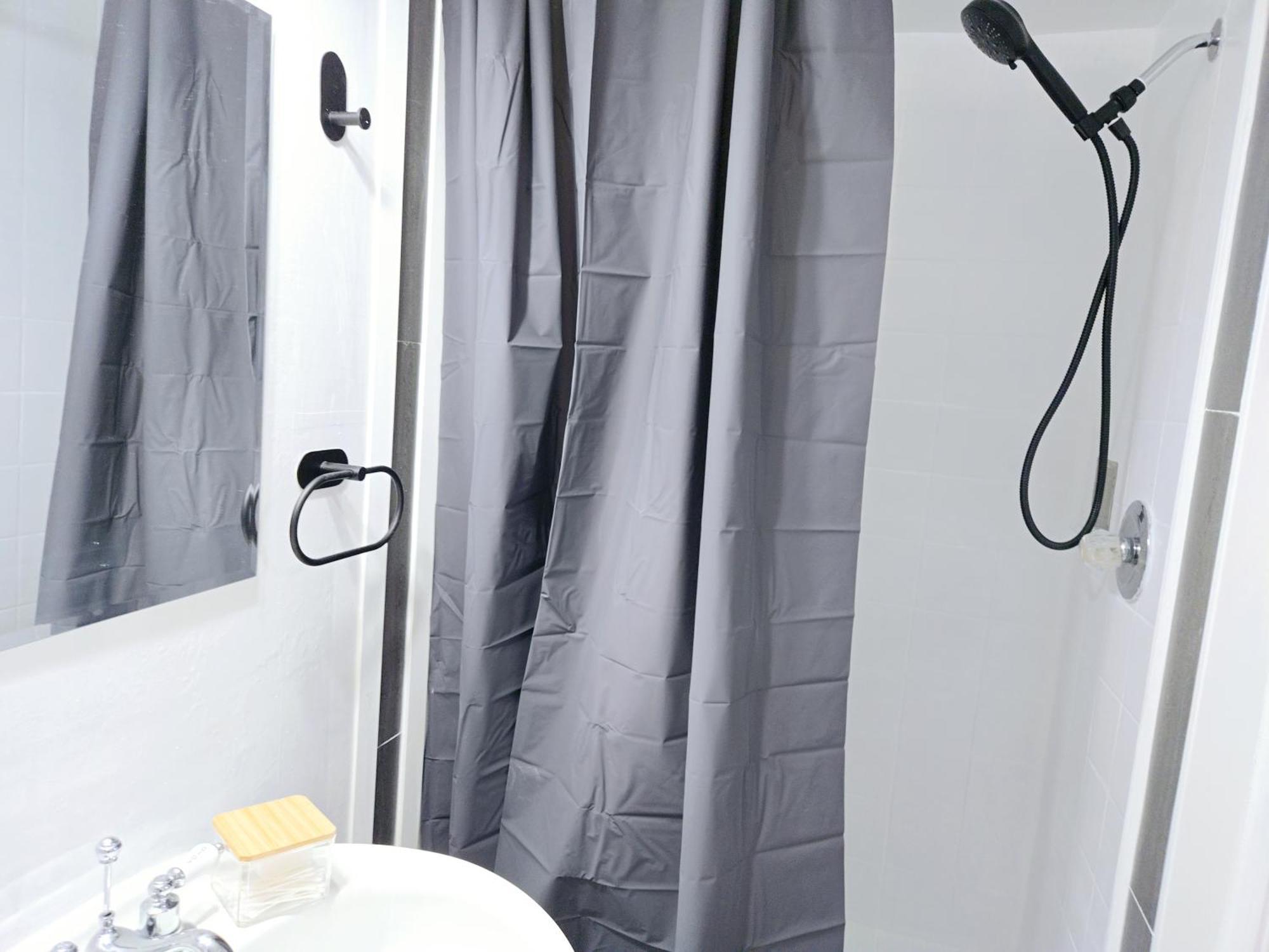 Charming Room With Attached Private Bath In The Heart Of Vancouver! Private Parking, Self Check-In & Just 4 Mins To Metrotown! Eksteriør bilde