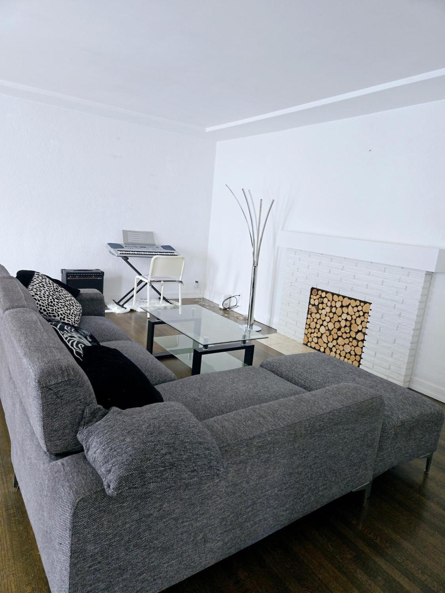 Charming Room With Attached Private Bath In The Heart Of Vancouver! Private Parking, Self Check-In & Just 4 Mins To Metrotown! Eksteriør bilde