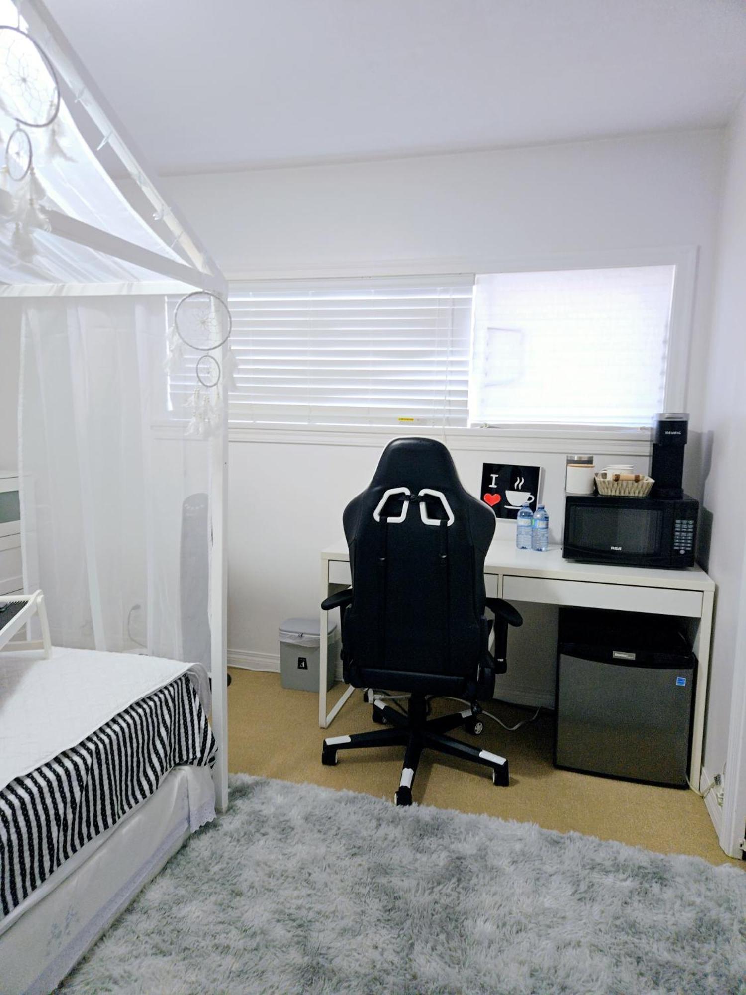Charming Room With Attached Private Bath In The Heart Of Vancouver! Private Parking, Self Check-In & Just 4 Mins To Metrotown! Eksteriør bilde